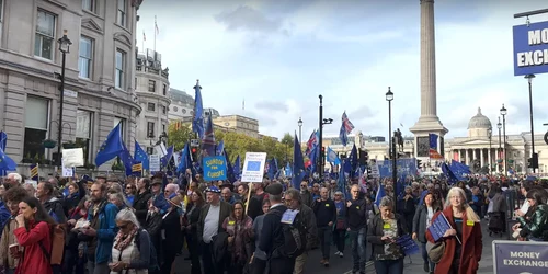 Mii de manifestanţi au cerut la Londra reintegrarea Marii Britanii în UE FOTO Captură Video jpg