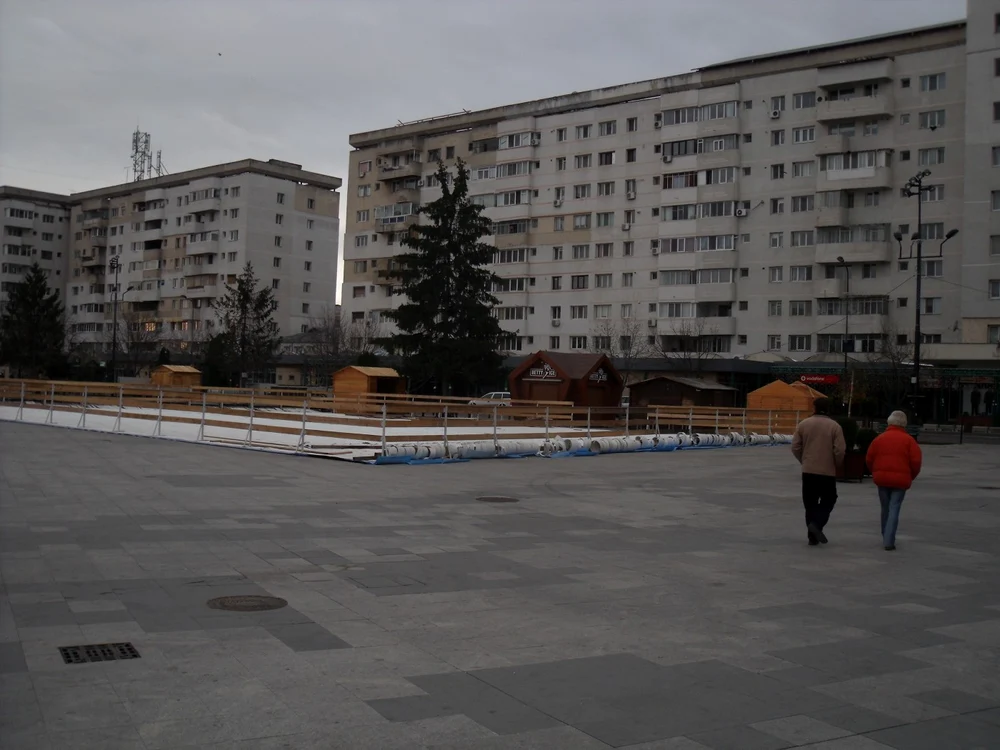 Patinoarul este instalat zilele acestea în Piaţa Unirii