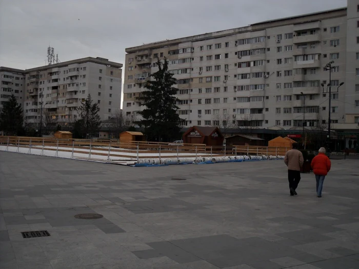 Patinoarul este instalat zilele acestea în Piaţa Unirii