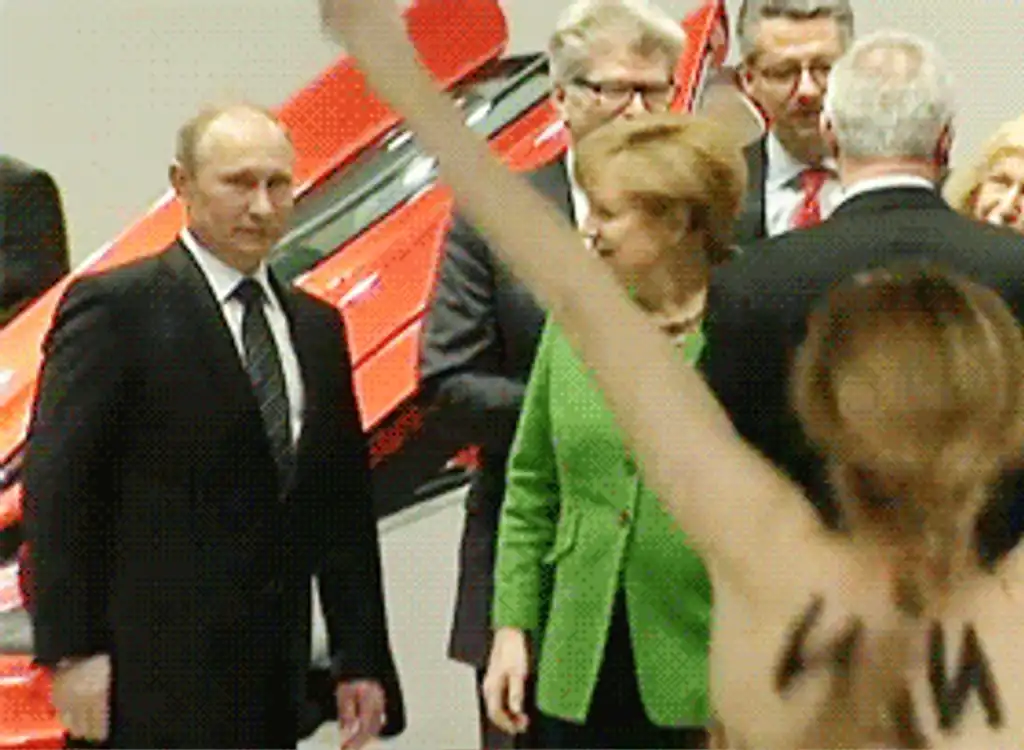 
    Vladimir Putin şi Angela Merkel, două viziuni diferite asupra... vieţii  