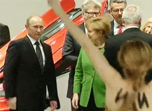 Vladimir Putin şi Angela Merkel, două viziuni diferite asupra... vieţii