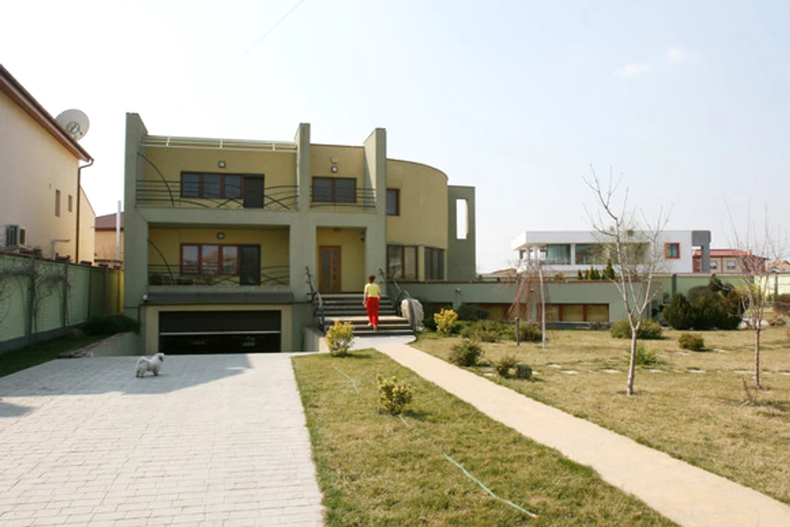 
    Acasă la Mugur Mihăescu. Imagini din 2007foto: Florin Șuler  