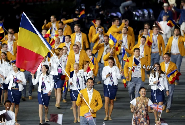 www.dcnews.ro | Delegaţia României a defilat pe stadionul olimpic vineri noaptea; portdrapelul ţării noastre a fost Horia Tecău