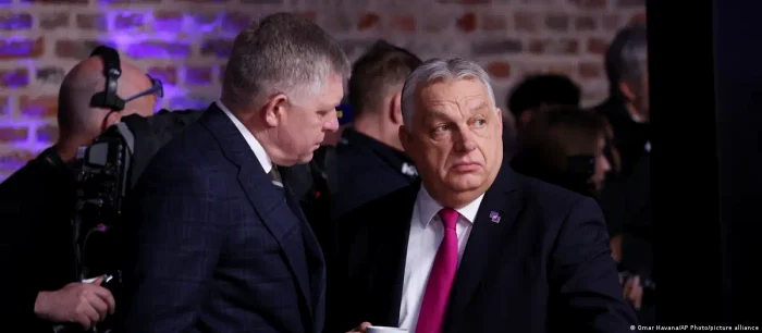 Premierul slovac Fico, în stânga, și premierul ungar Orbán (imagine de arhivă)