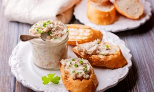 Pasta cu peste  Sursa foto shutterstock 1141205201 jpg