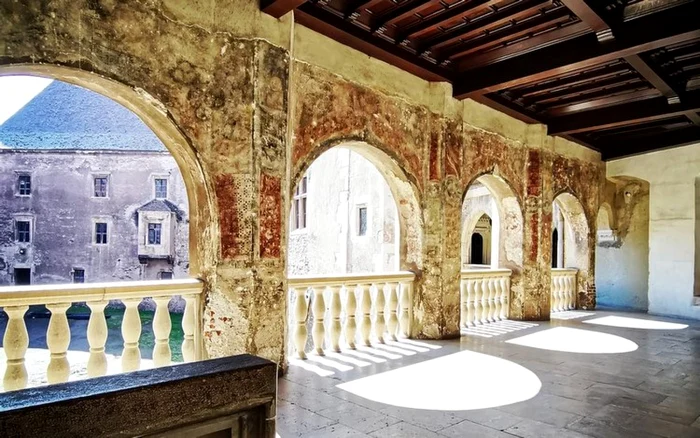 Locul unde se găseşte fresca medievală. Foto: Muzeul Castelului Corvinilor.