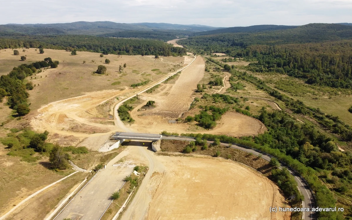 Șantierul pustiu de pe Autostrada cu tuneluri. Foto: Daniel Guță. ADEVĂRUL