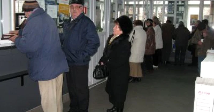 Oamenii ar putea plăti bani mai mulţi pentru dările către stat Foto:Adevărul