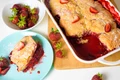 Cobbler cu capsuni  sursa foto shutterstock 1762492469 jpg