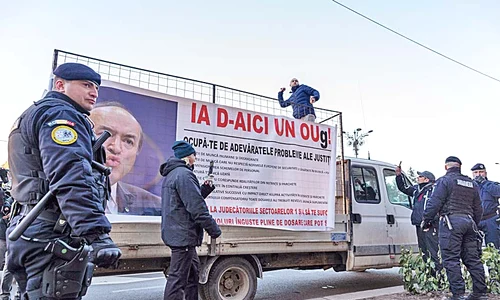 Banner cu mesaj la adresa ministrului jpeg