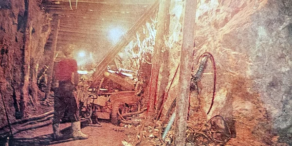 Mină în Maramureș in anii '80. Fotografii: Sandu Mendrea, Album Maramureș, Editura Sport - Turism, 1982 ((30) jpg