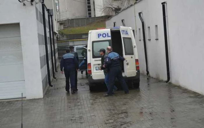 Cei doi tineri acuzaţi de viol au fost arestaţi. FOTO: Arhivă