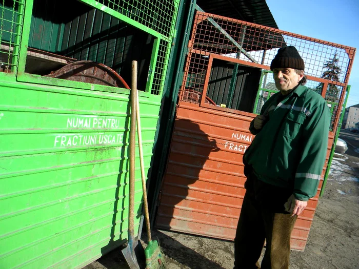 Leonida Galben, angajat la Urbana, spune că bistriţenii aruncă gunoiul „alandala“