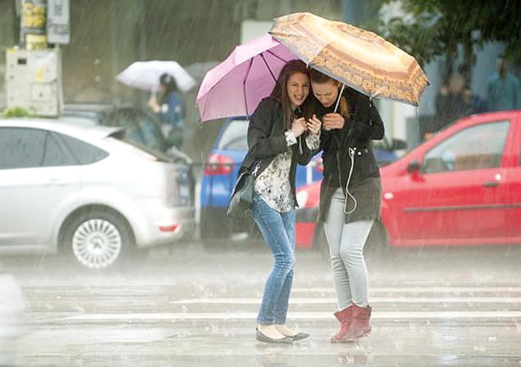 
    Pe Brațul Sulina apa are 50 cm, față de 7 m cât ar fi normalFotografii: Dorin Constanda, Sandrinio Neagu  