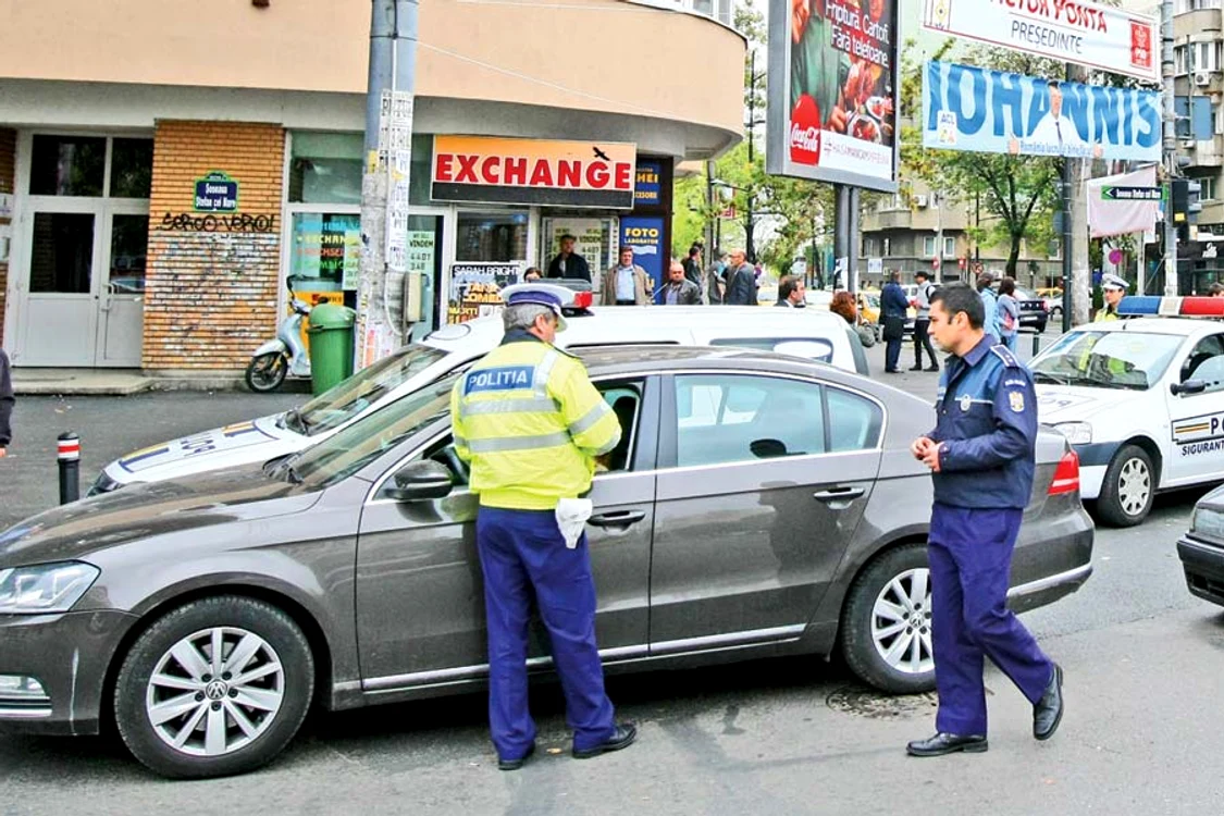 Poliţiştii nu mai aveau loc unde să oprească maşinileFotografii: Dorin Constanda