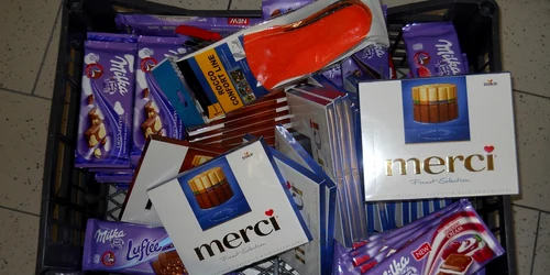 Paznicii de la supermarket au recuperat dulciurile furate