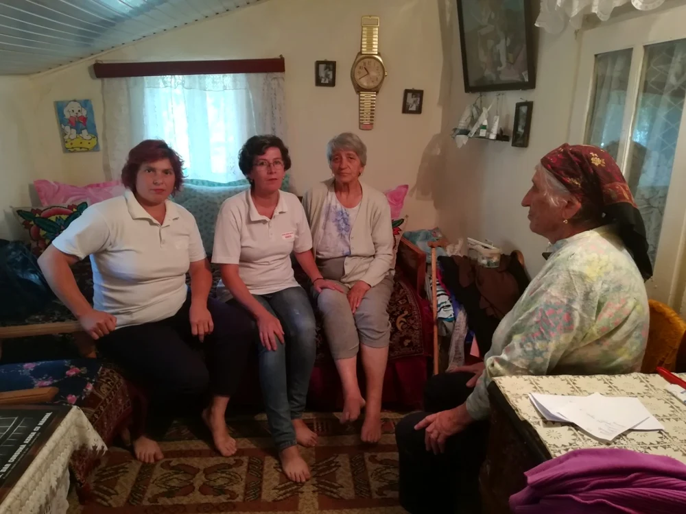 Asistentele medicale vin zilnic la batranele din sat FOTO Cosmin Zamfirache