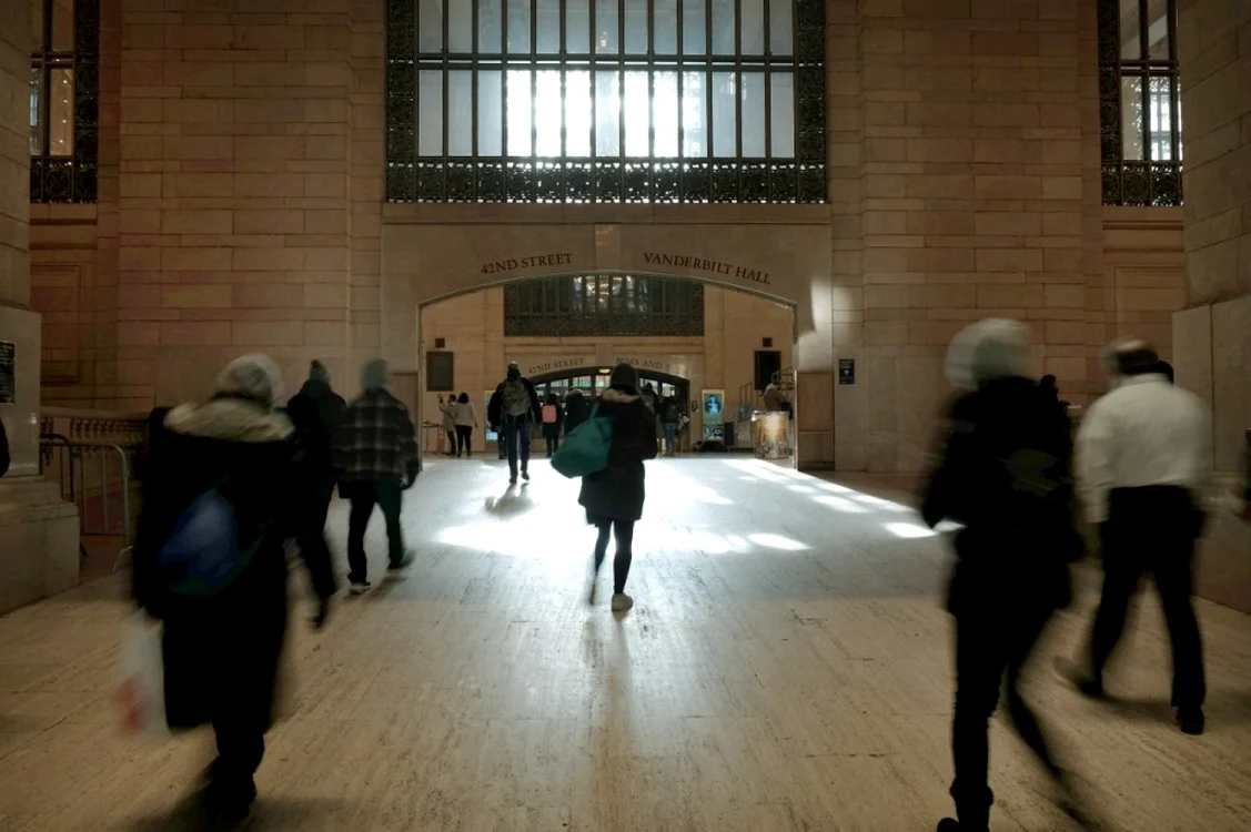 La New York, mii de călători s-au trezit cu zborurile anulate. FOTO AFP
