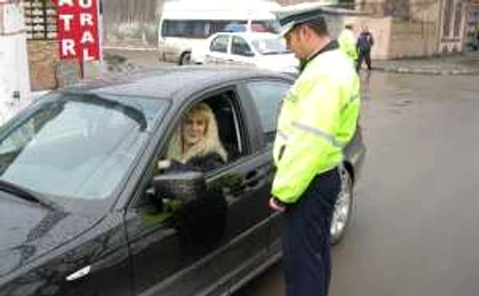 Poliţiştii au controlat vehiculele în trafic