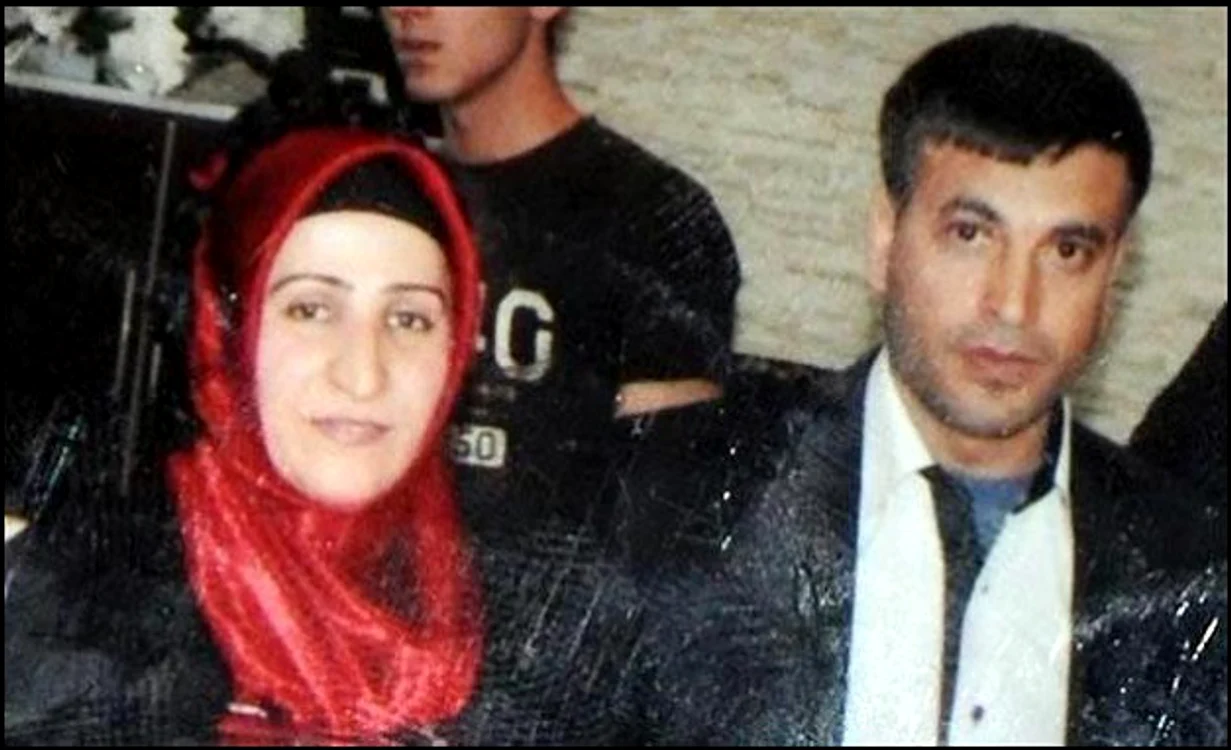 
    Bărbatul şi-a ucis soţia pentru că aceasta născuse, cu o zi înainte, o fetiţă, nu un băiat aşa cum dorea elFoto: shariaunveiled.wordpress.com  