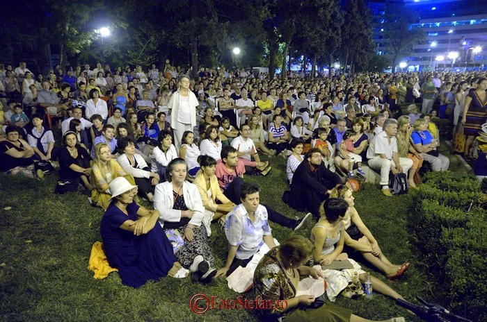 
    Toate cele opt ediții de până acum ale Promenadei Operei din București au adus la spectacol mii de oameni   