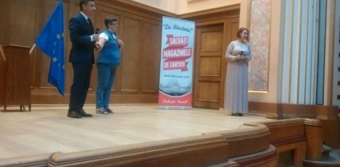 Eugenia Butnaru (centru) a fost premiată la Gala Donatorului de Sânge care a avut loc vara trecută