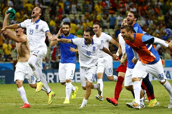 Grecii au încins hora bucuriei la mijlocul terenului