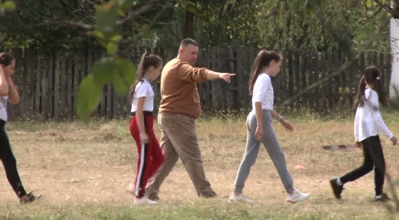 Profesorul acuzat de violenţe predă la şcoala generală din comuna prahoveană Podenii Noi