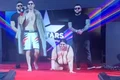 Costică Prisecaru, în lesă cu Emilia Bejan. Captură YouTube