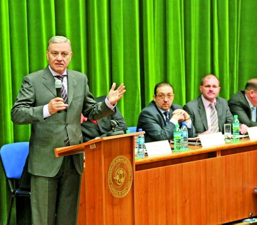
    Mircea Sandu este la  al şaselea mandat  