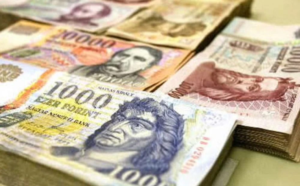 Ungaria acordă o serie de facilități fiscale în 2026, înaintea alegerilor parlamentare. Cu cât cresc pensiile și salariile și ce sprijin oferă pentru locuințe