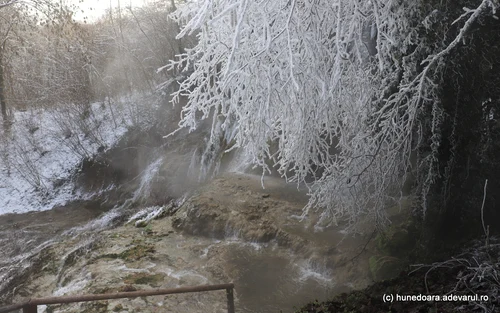 Cascada Clocota iarna Foto Daniel Guță (15) JPG