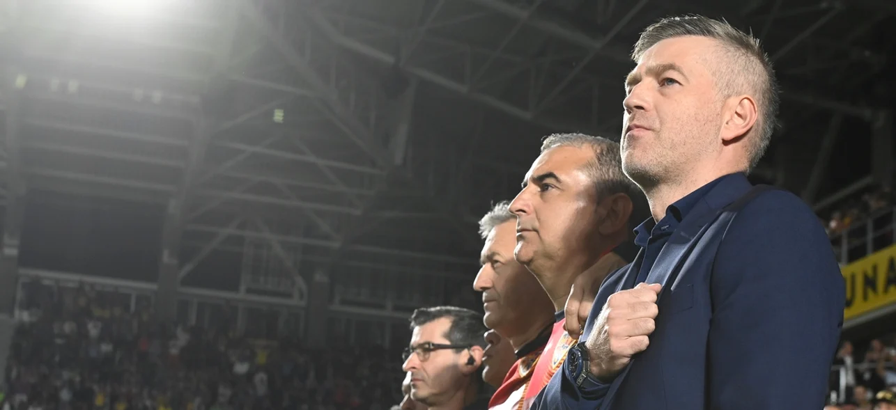 Edi Iordănescu, tensoinat la meciul cu Andorra. Foto Sportpictures