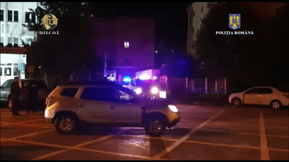 Trafic de droguri de mare risc, în Sibiu: 17 persoane, audiate ca martori. Ce este 4-CMC VIDEO