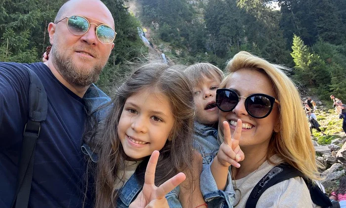 simona si familia jpg