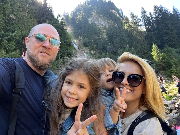 simona si familia jpg