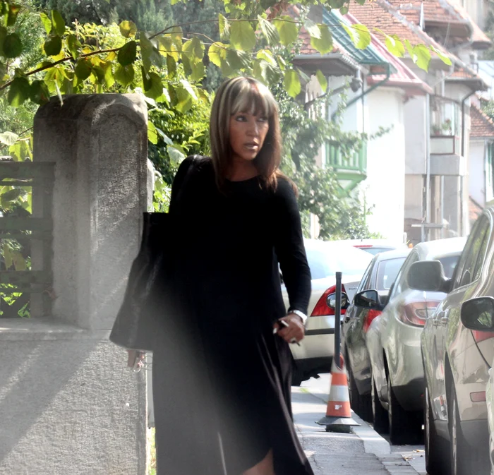 
    Fotoreporterii Click! au surprins-o pe Mihaela zilele trecute, la o promenadă prin oraşfotografii: Blitz  