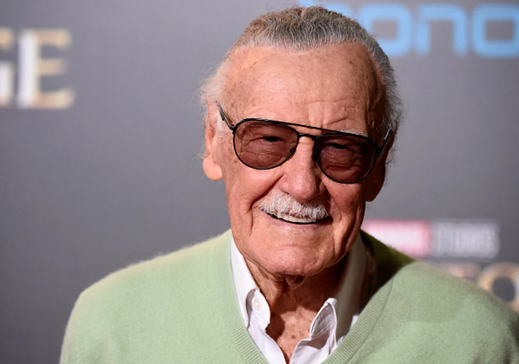 Stan Lee, alături de creațiile sale Foto Getty Images