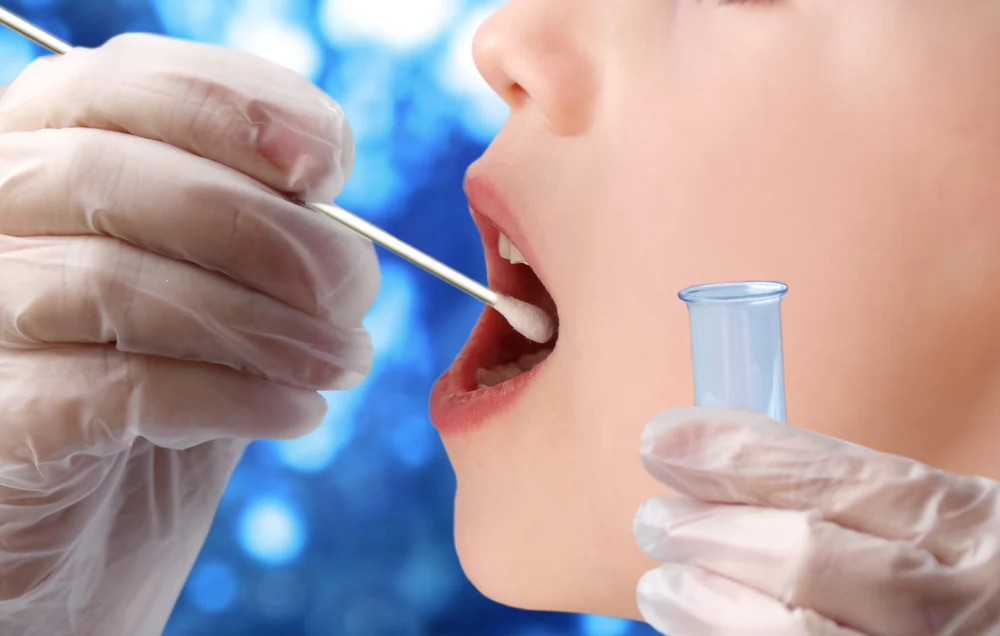 Peste 4.800 de cazuri noi de persoane infectate cu SARS-CoV-2. 16 persoane au murit