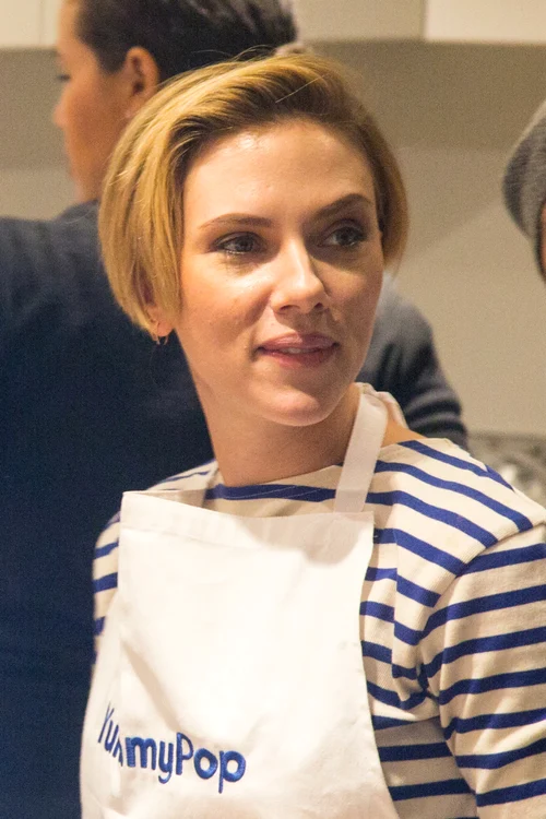 Scarlett Johansson Opens Popcorn Store Paris jpeg