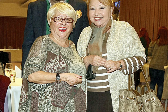 Mirabela Dauer și Rodica Popescu-Bitănescu au accesorii la modă Foto: Dorin Constanda