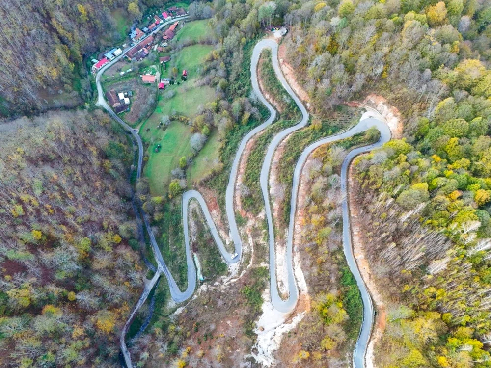 Un nou drum spectaculos va lega trei județe. Foto: Facebook/Banatul Montan 