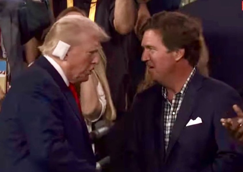 Donald Trump a intrat în convenţia republicană cu un bandaj pe urechea dreaptă. Este prima apariție a sa după tentativa de asasinat VIDEO