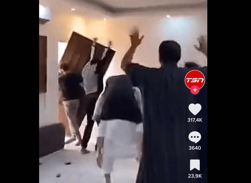 Imagini virale cu bucuria saudiților la golurile împotriva Argentinei. Au scos ușa din balamale VIDEO