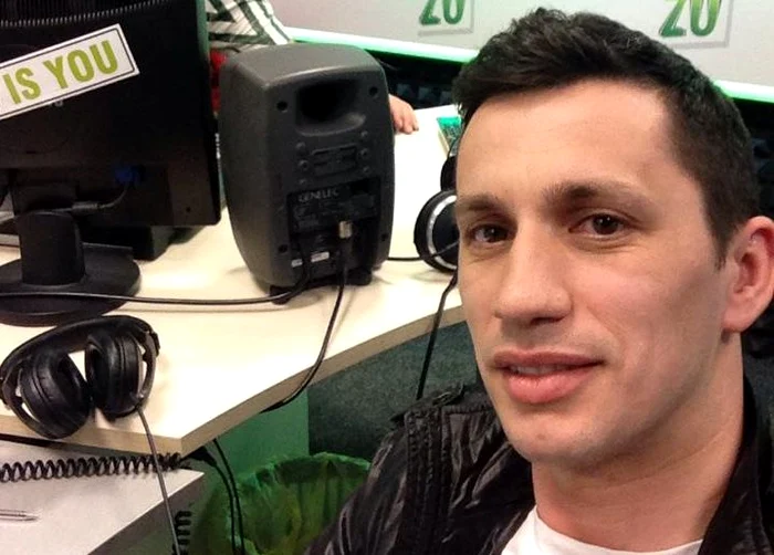 "Domnul Rimă" a compus patru strofe despre Anda Adam la rugămintea fanei