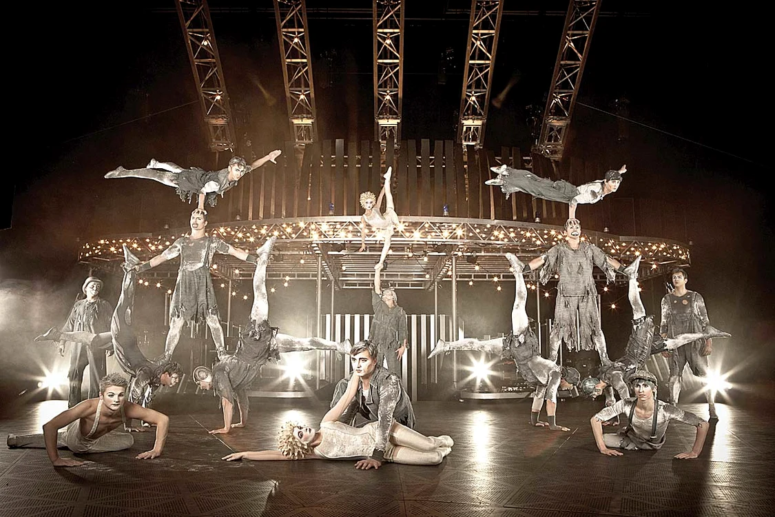 45 de acrobaţi vor urca pe scena de la Romexpo