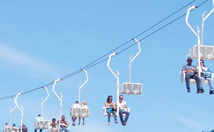 Bărbatul nu a coborât din telescaun timp de 12 ore