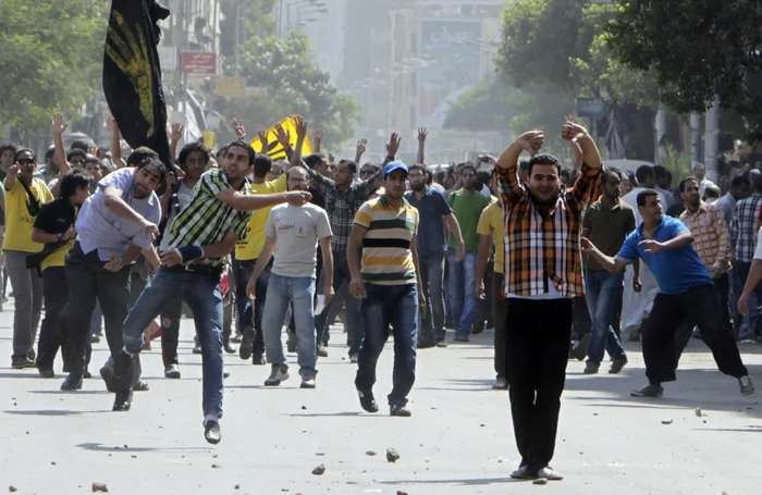 Protestele au izbucnit în capitala Cairo şi s-au extins. FOTO Reuters