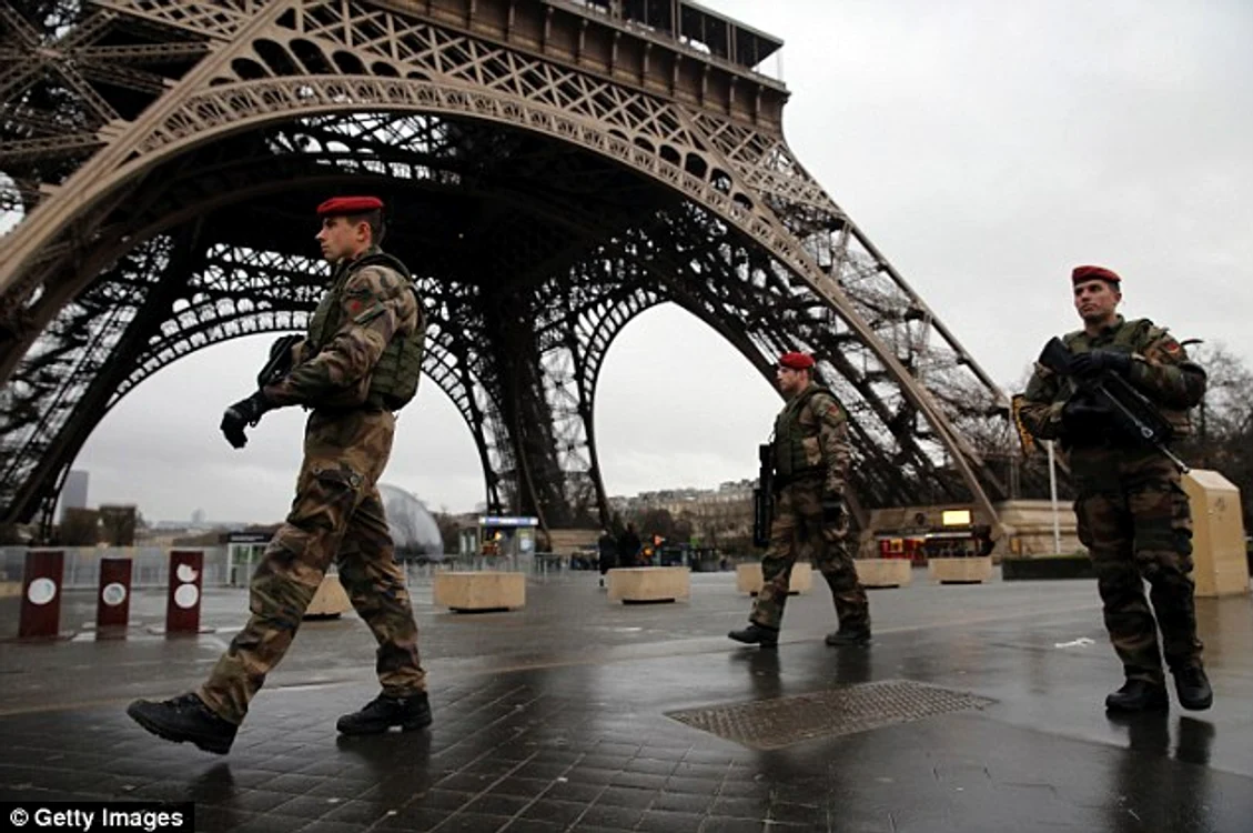 
    Așa sunt sfidați în Paris teroriștii!Foto: Getty Images  