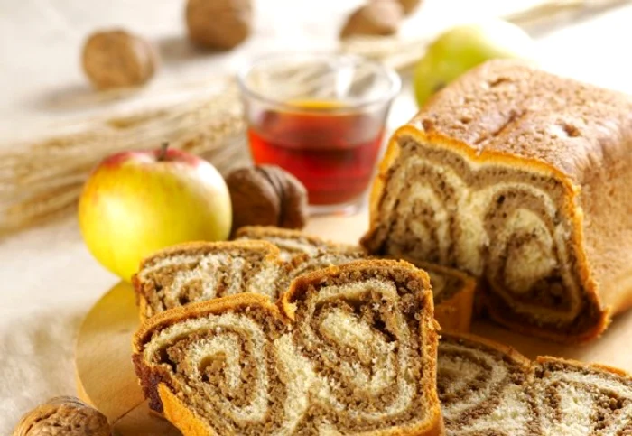 
    De pe masa de sarbatoare nu poate lipsi cozonacul. Incearca aceasta reteta specialaclickpoftabuna.ro  